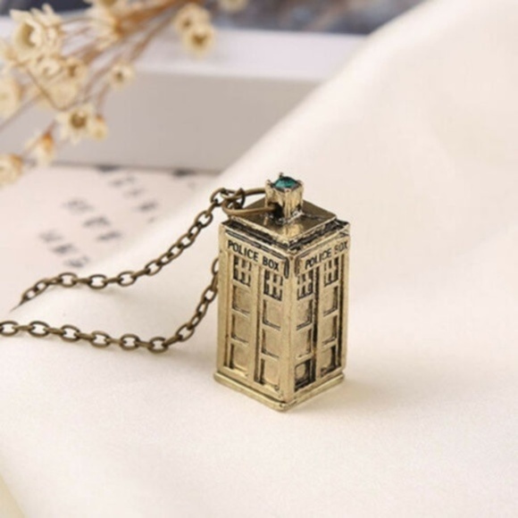 Jewelry - 3D Doctor Who Tardis Necklace w/Green Crystal